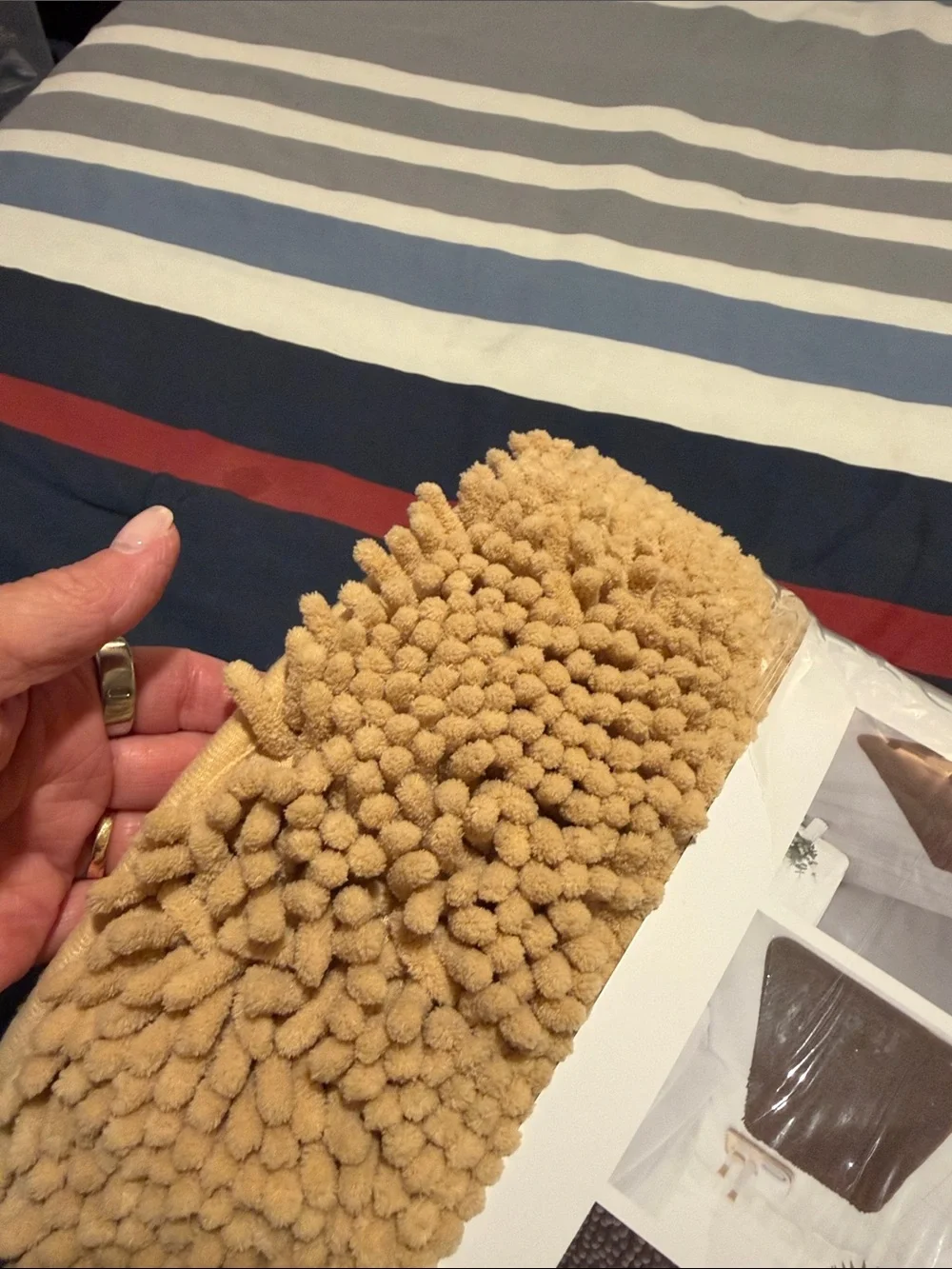 Beige Chenille Textured Bath Mats